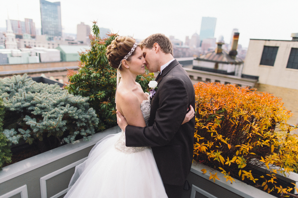 romantic-winter-rooftop-wedding-ideas