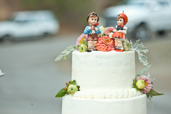 rustic-backyard-wedding-full-of