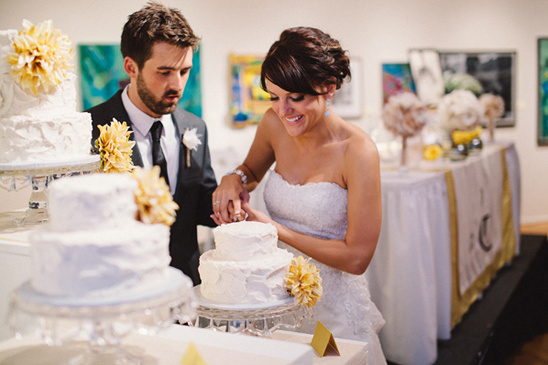 multiple wedding cakes with different fillings from Maria