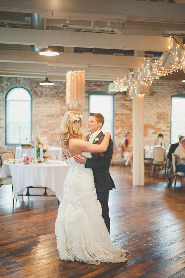 artsy-vintage-wedding-at-the-old-bag