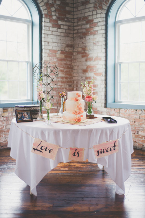 artsy-vintage-wedding-at-the-old-bag