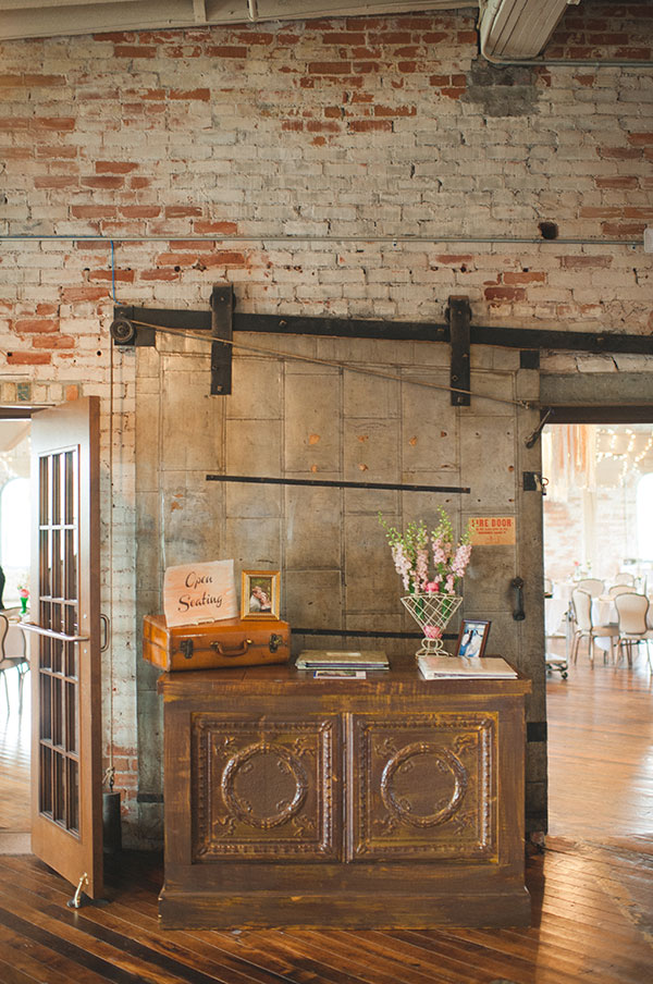 artsy-vintage-wedding-at-the-old-bag