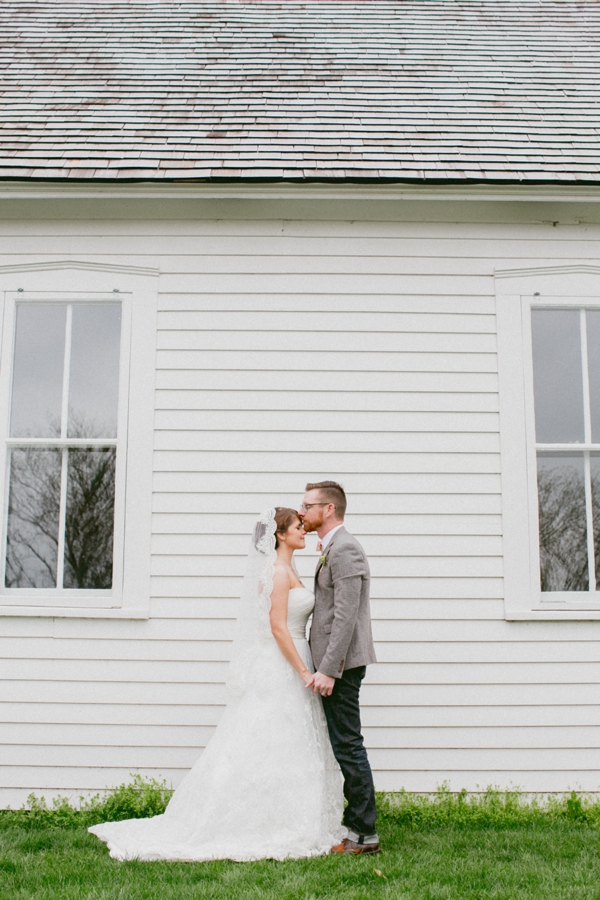 bright-and-cheery-wedding-in-blue-and