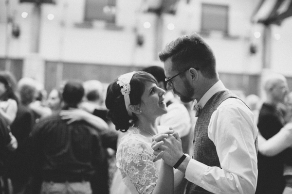 bright-and-cheery-wedding-in-blue-and