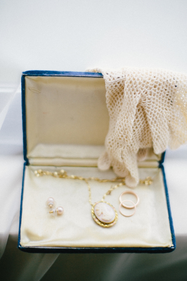 bright-and-cheery-wedding-in-blue-and