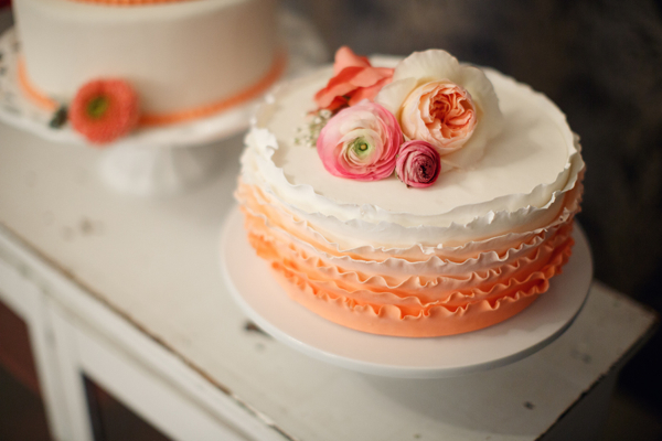 cheerful-wedding-inspiration-in-coral
