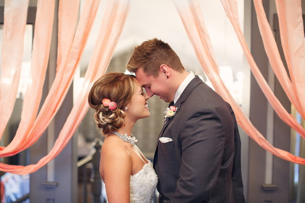 cheerful-wedding-inspiration-in-coral