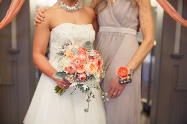 cheerful-wedding-inspiration-in-coral