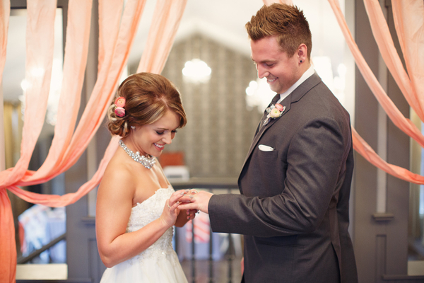 cheerful-wedding-inspiration-in-coral