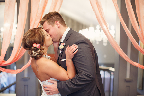 cheerful-wedding-inspiration-in-coral