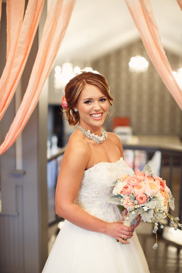 cheerful-wedding-inspiration-in-coral