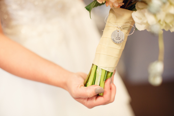 cheerful-wedding-inspiration-in-coral