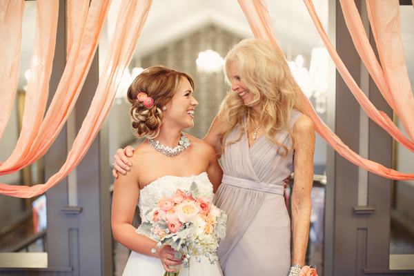 cheerful-wedding-inspiration-in-coral