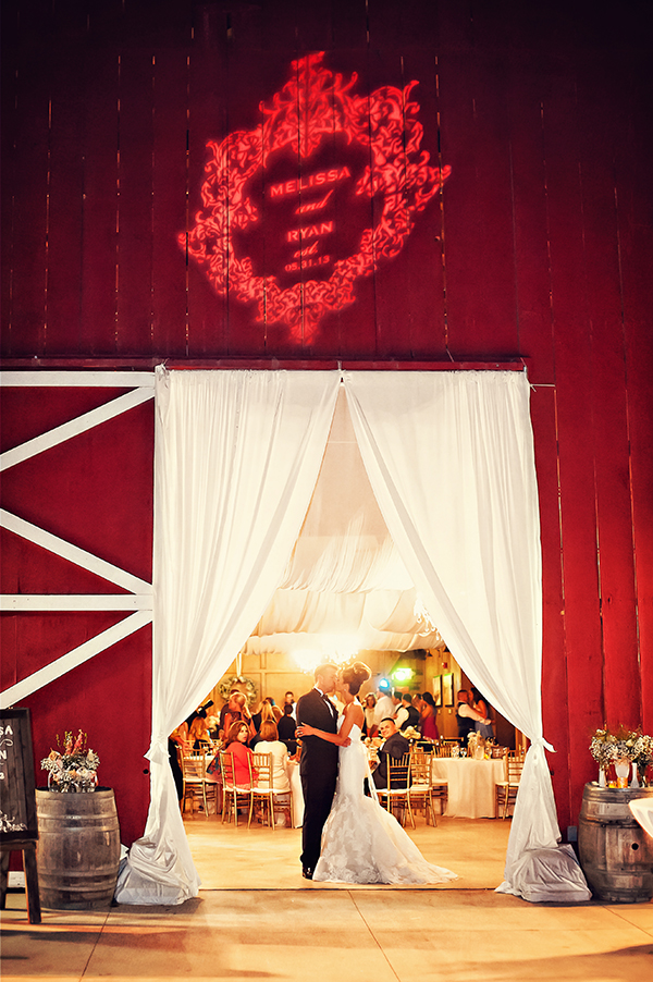 chic-vintage-wedding-with-a-hint-of-glam