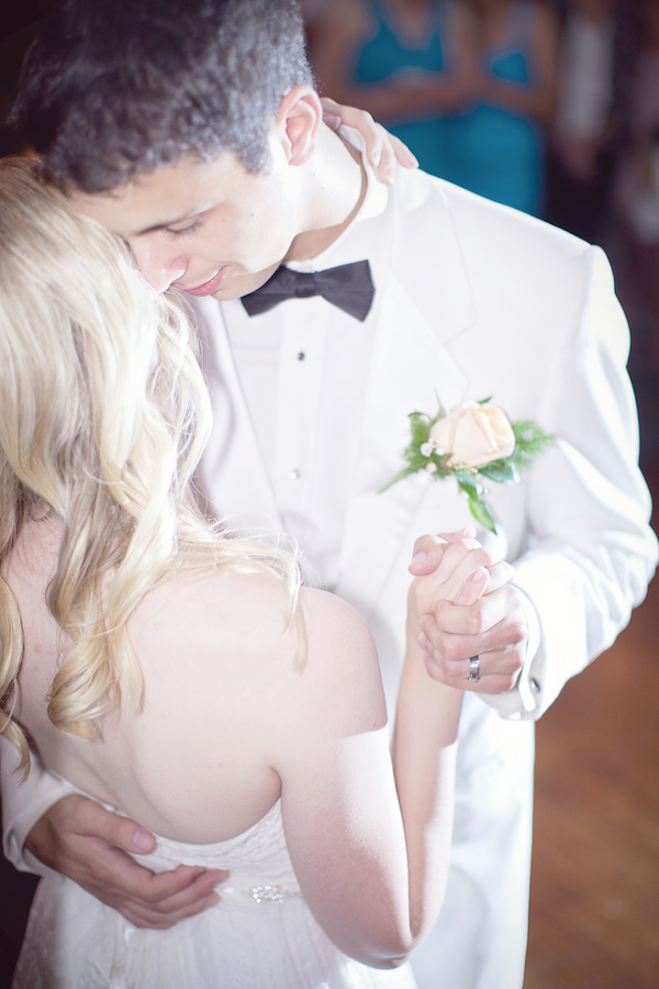 classic-peach-wedding-at-the-elm-hurst
