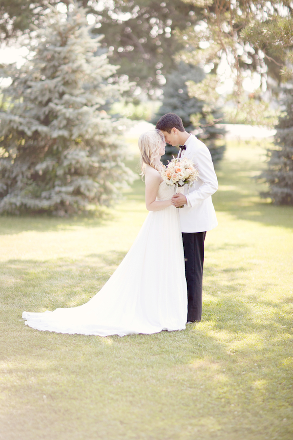 classic-peach-wedding-at-the-elm-hurst