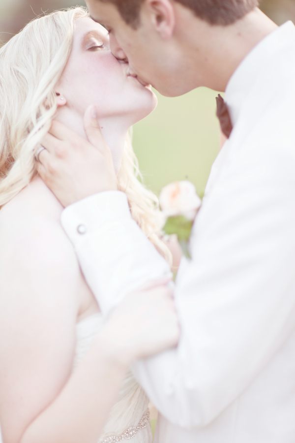 classic-peach-wedding-at-the-elm-hurst