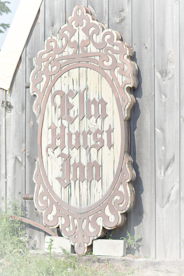classic-peach-wedding-at-the-elm-hurst