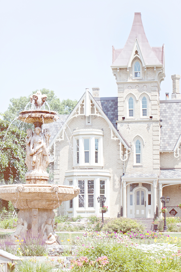 classic-peach-wedding-at-the-elm-hurst