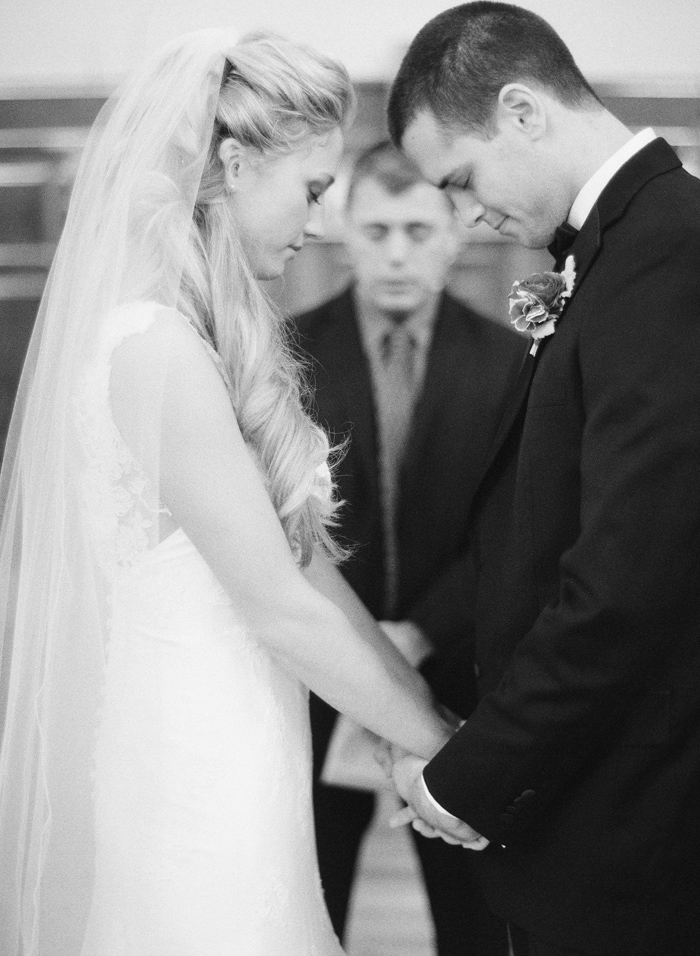 classic-red-and-gray-california-wedding