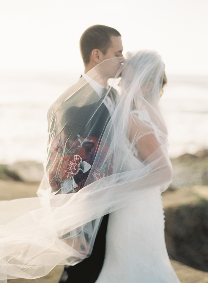 classic-red-and-gray-california-wedding