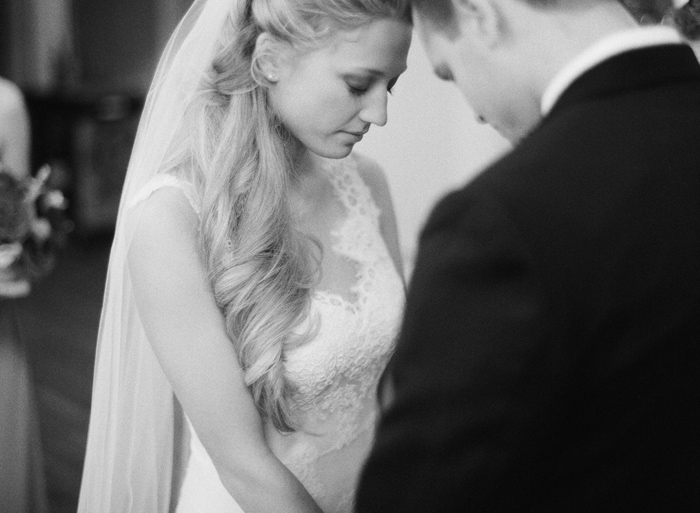 classic-red-and-gray-california-wedding