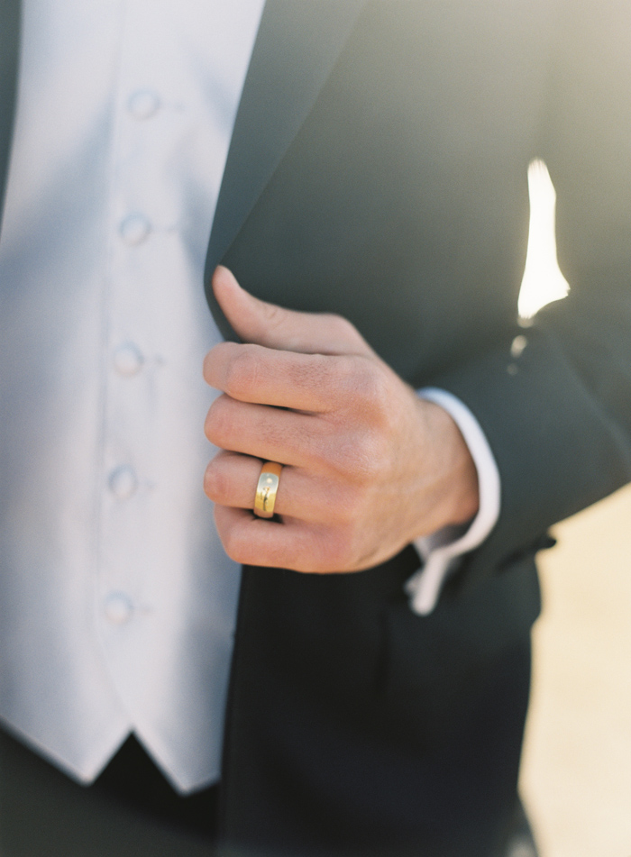 classic-red-and-gray-california-wedding
