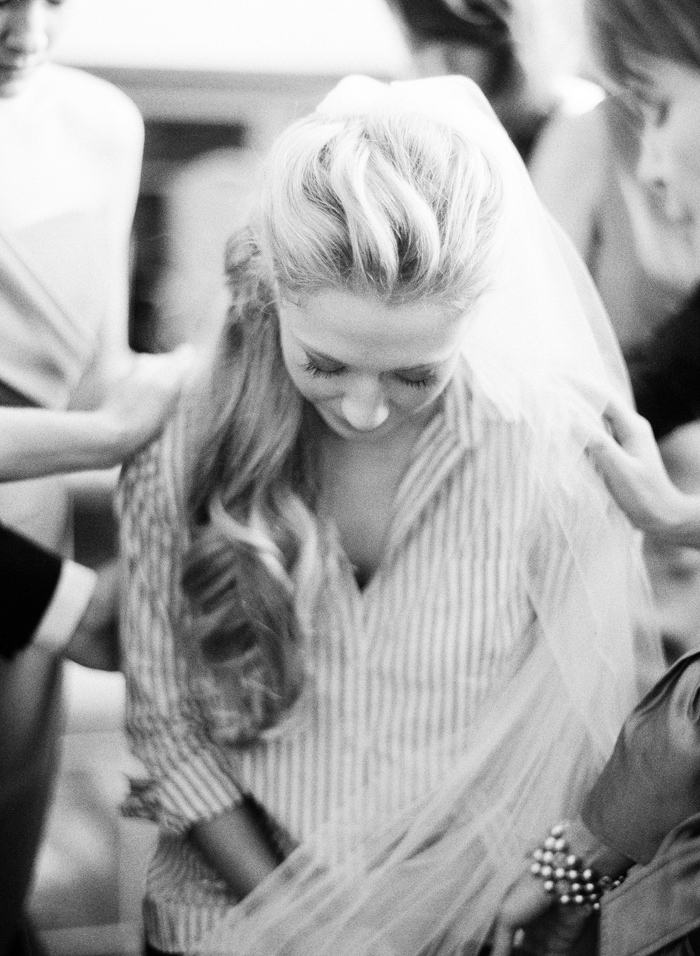 classic-red-and-gray-california-wedding