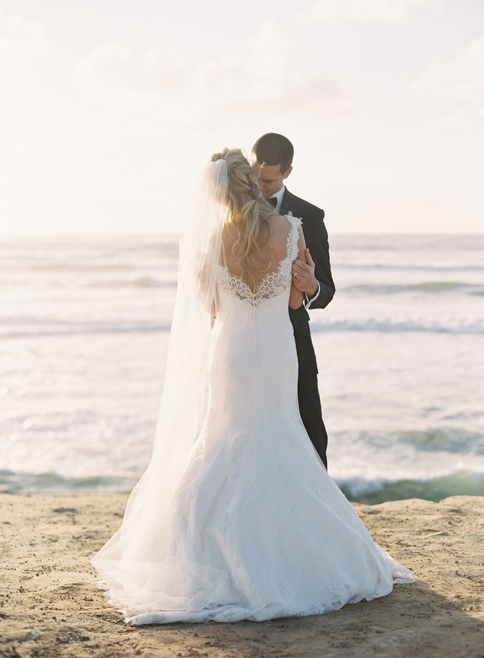 classic-red-and-gray-california-wedding