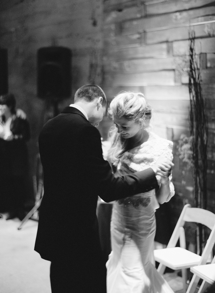 classic-red-and-gray-california-wedding