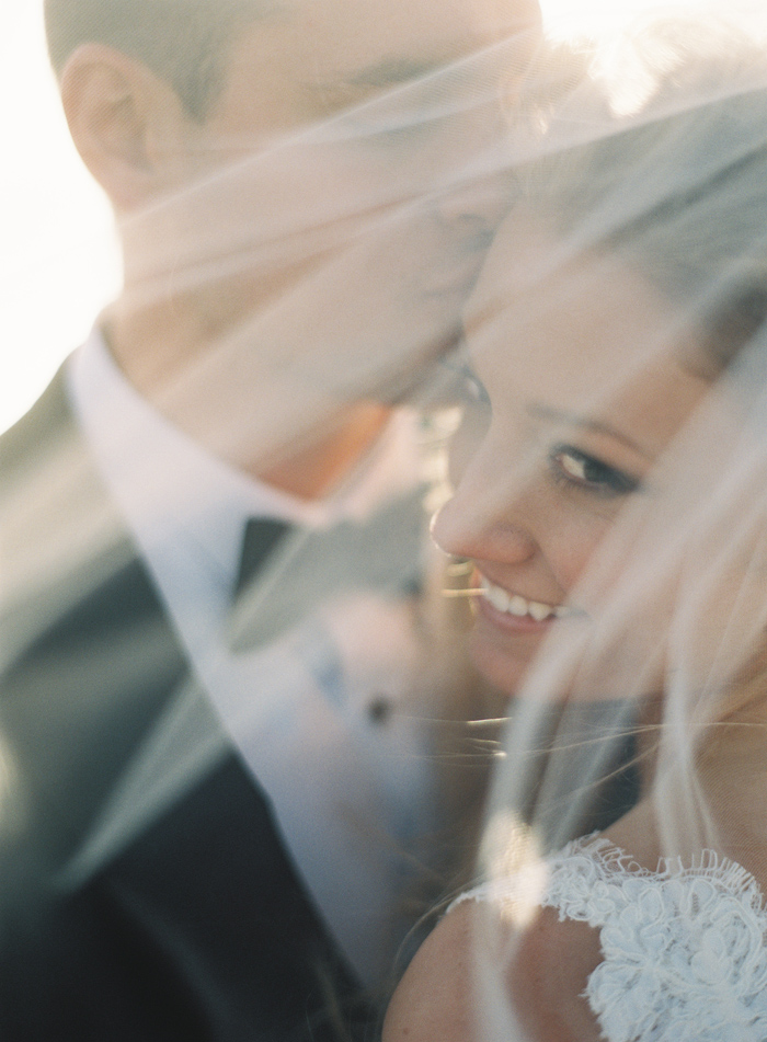 classic-red-and-gray-california-wedding