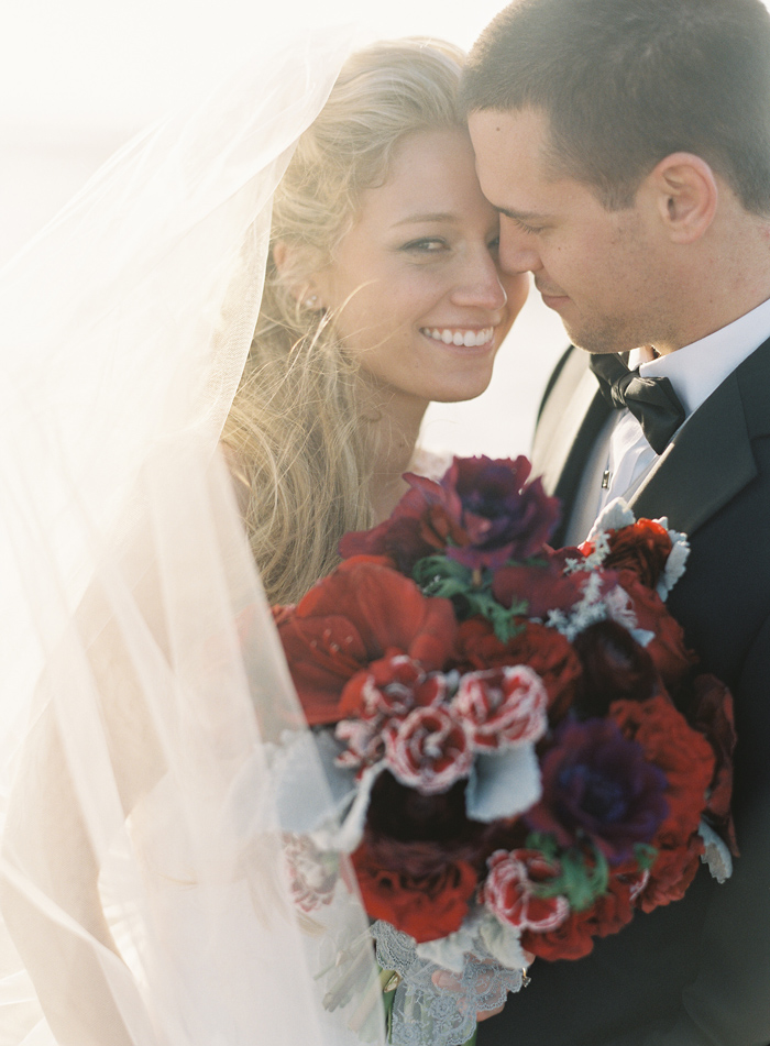 classic-red-and-gray-california-wedding