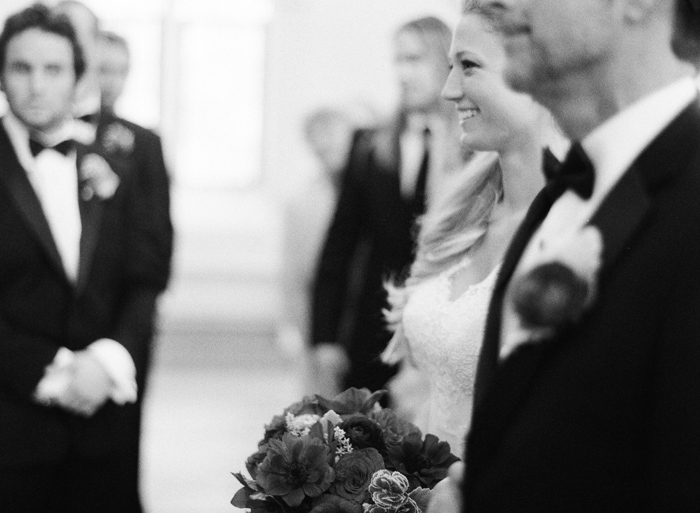 classic-red-and-gray-california-wedding