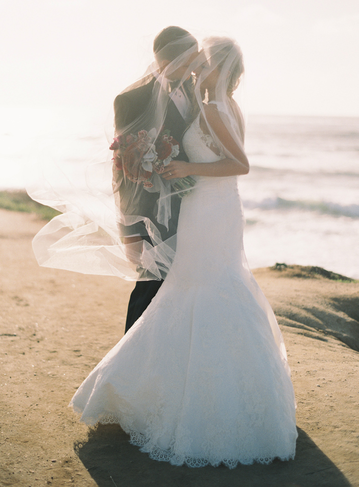 classic-red-and-gray-california-wedding