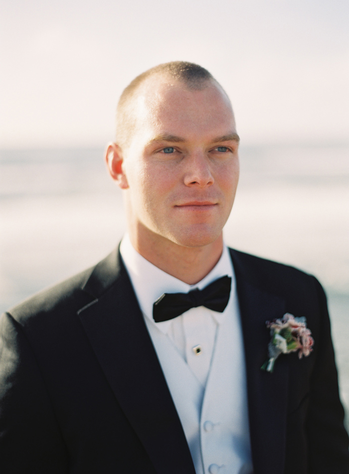 classic-red-and-gray-california-wedding