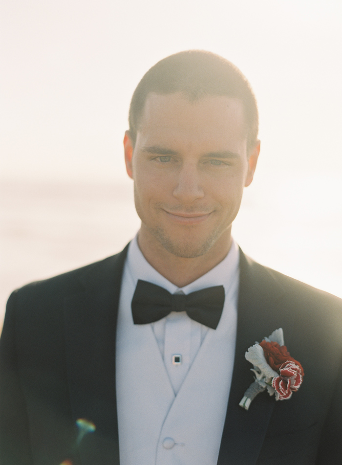 classic-red-and-gray-california-wedding