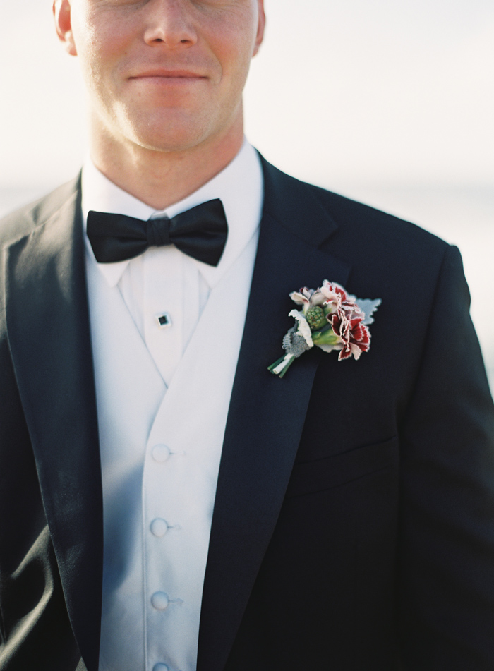 classic-red-and-gray-california-wedding
