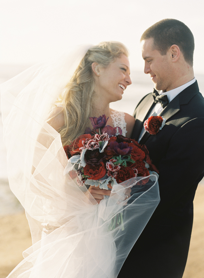 classic-red-and-gray-california-wedding
