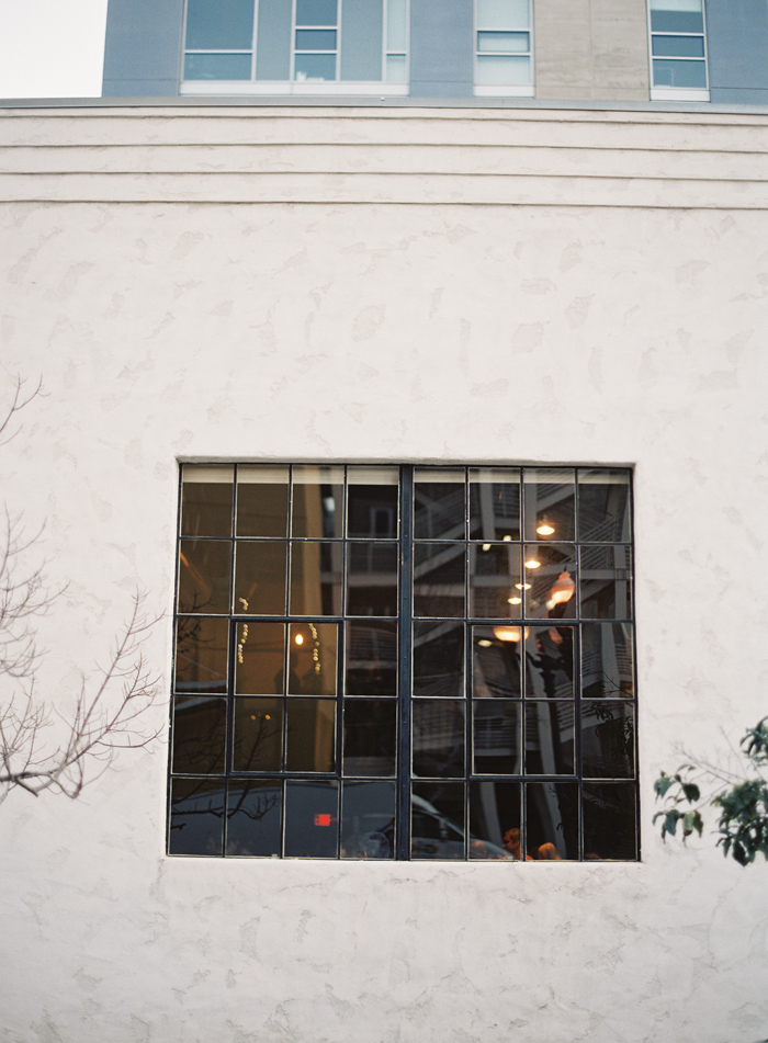 classic-red-and-gray-california-wedding