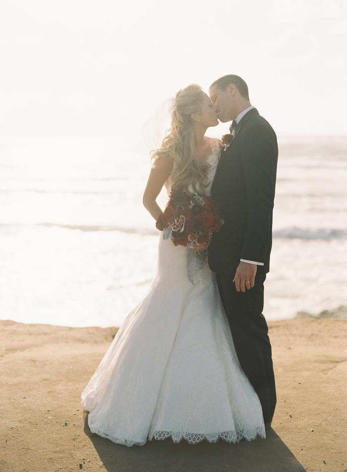 classic-red-and-gray-california-wedding