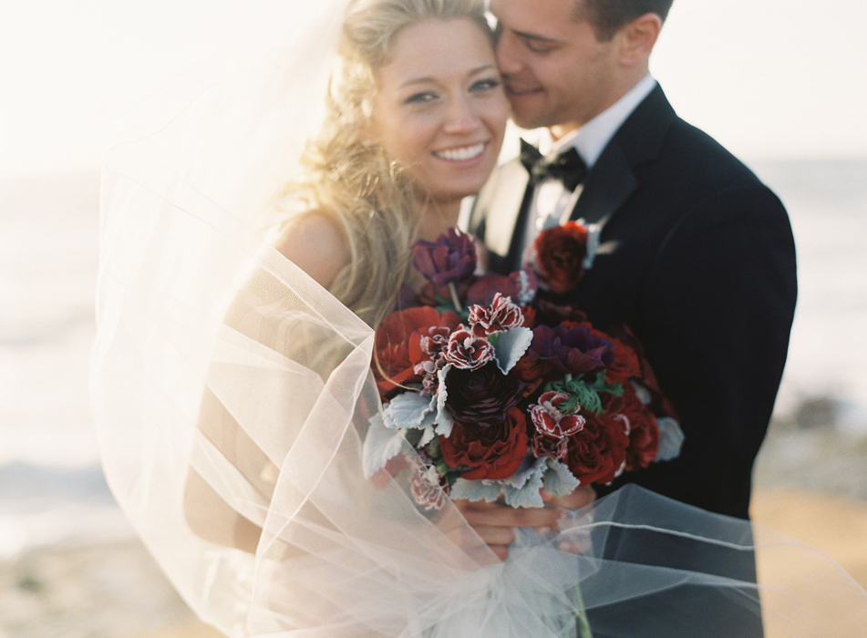 classic-red-and-gray-california-wedding