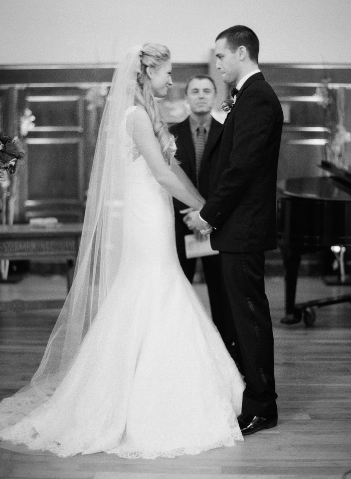 classic-red-and-gray-california-wedding