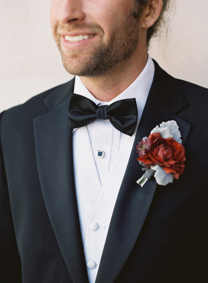 classic-red-and-gray-california-wedding