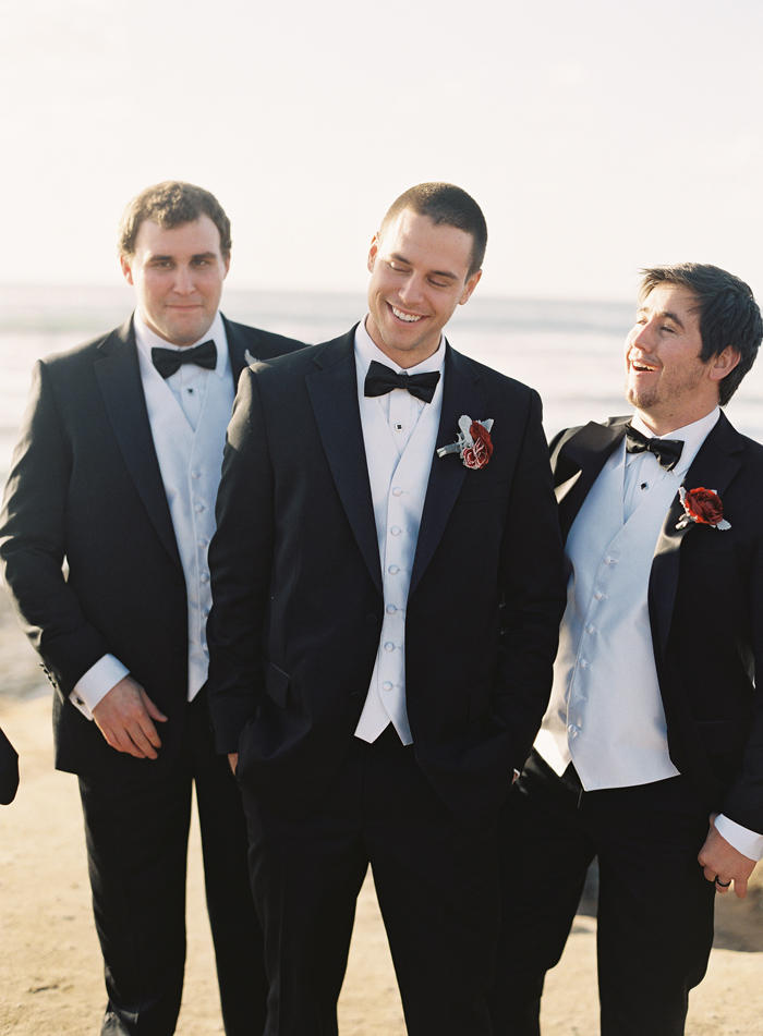 classic-red-and-gray-california-wedding
