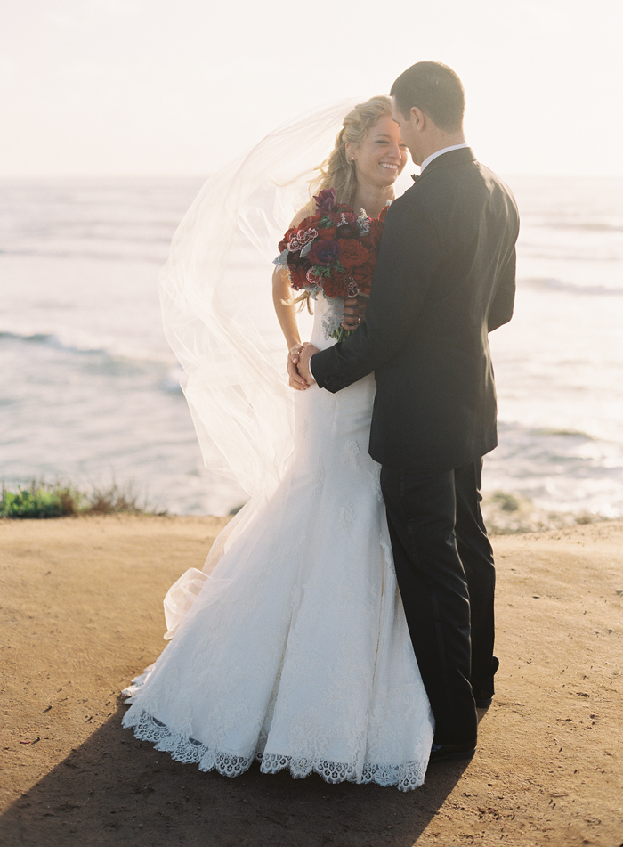 classic-red-and-gray-california-wedding