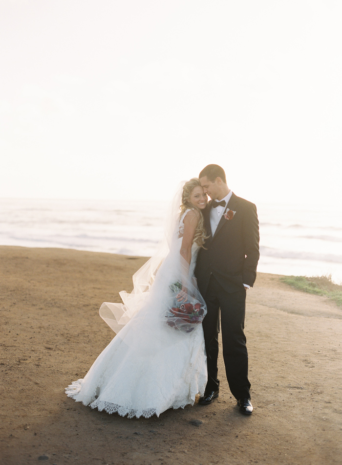 classic-red-and-gray-california-wedding