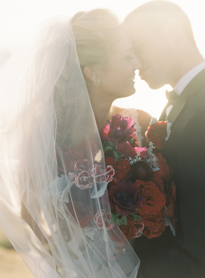 classic-red-and-gray-california-wedding