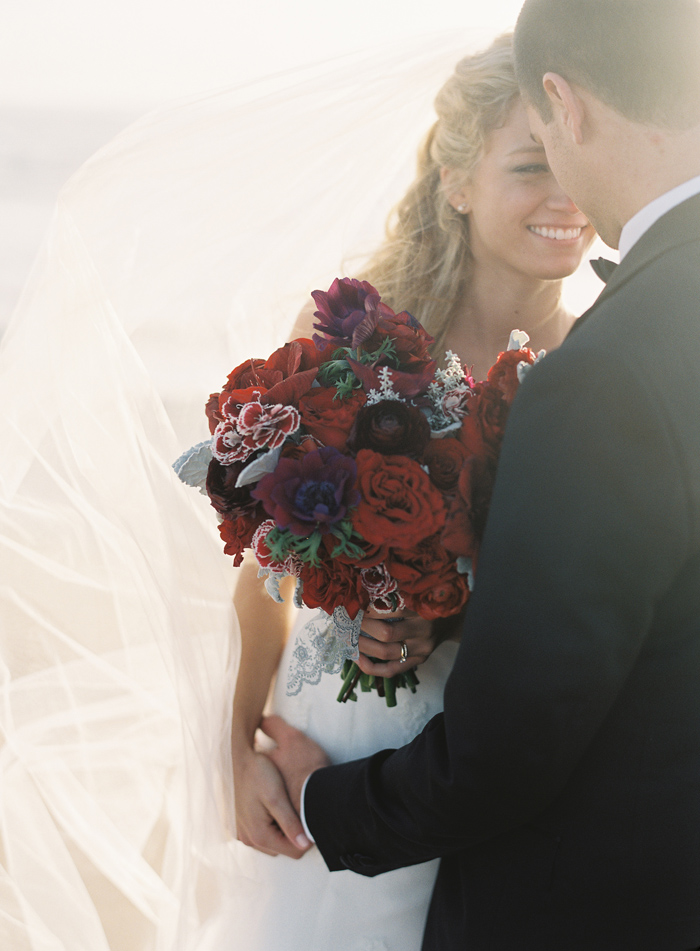 classic-red-and-gray-california-wedding