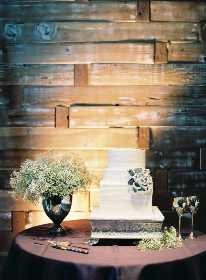 classic-red-and-gray-california-wedding