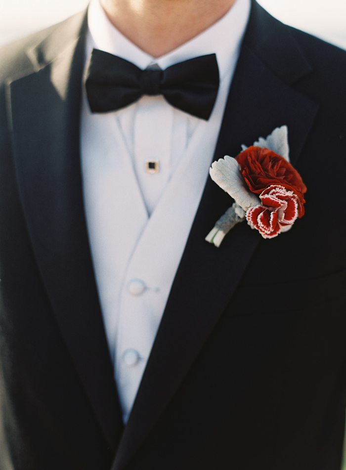 classic-red-and-gray-california-wedding
